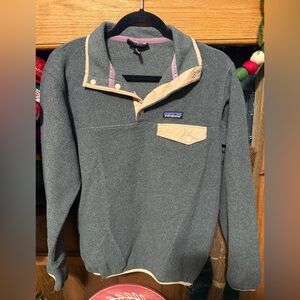 Patagonia Women's Gray and Cream Button-Up Sweatshirt